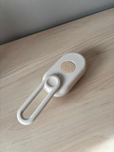 Cargar imagen en el visor de la galería, Peine para mascotas con pulverizador
